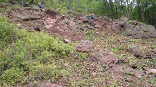 Messa in sicurezza di pareti rocciose e pendii dopo caduta massi: disgaggio di massi instabili (1). SP 73, Renon (BZ), 2014. Messa in sicurezza di pareti rocciose e pendii dopo caduta massi: disgaggio di massi instabili (1). SP 73, Renon (BZ), 2014.